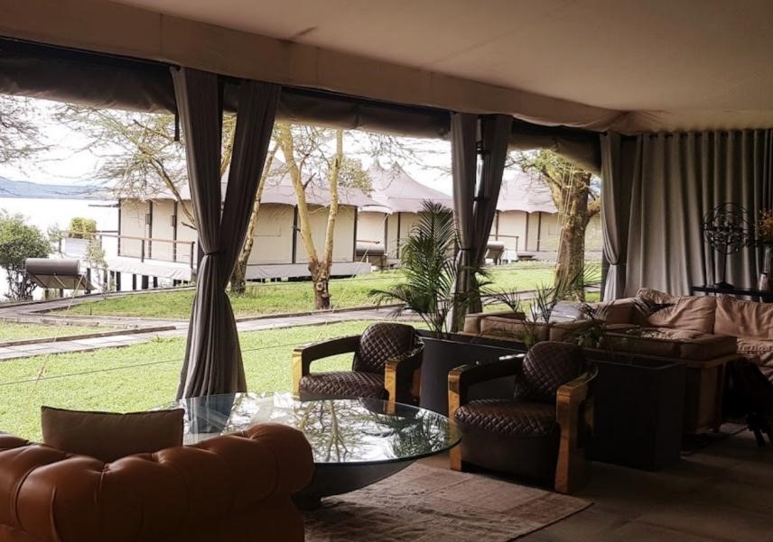 纳库鲁悬崖酒店休息区